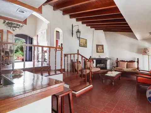 Casa en Venta con 2 cocheras