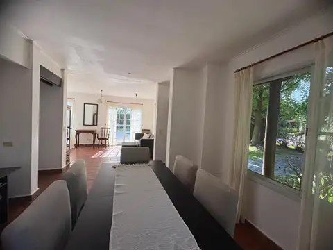 Casa 4 ambientes con 3 baños