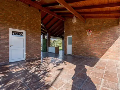 Casa en Venta con 2 cocheras