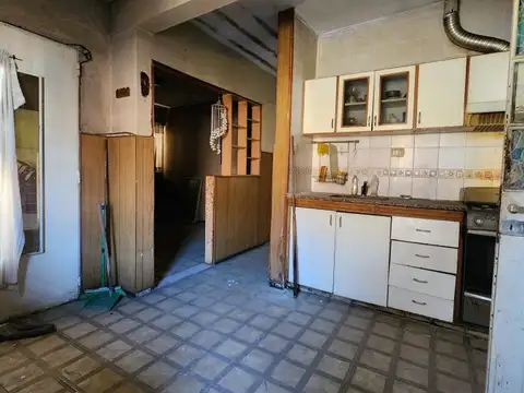 Casa en esquina de 2 dormitorios apta crédito