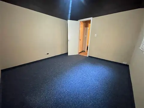 DEPARTAMENTO DE 2 AMBIENTES MUY BIEN UBICADO - 1 PISO POR ESCALERA