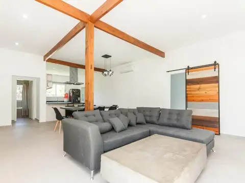 Casa en Alquiler Temporal con 4 cocheras