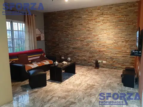 Casa 8 ambientes con 3 baños