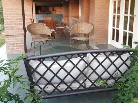 Casa en Venta con 4 cocheras