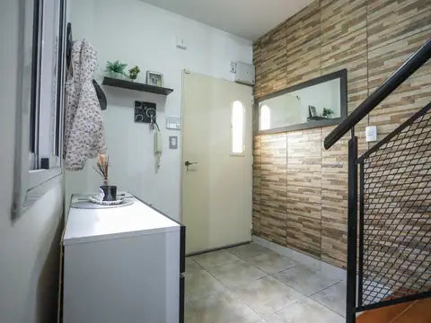 Depto Tipo Casa en Venta en Versalles, USD 155.000