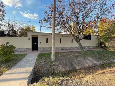 CASA EN VENTA 3 DORMITORIOS GODOY CRUZ MENDOZA