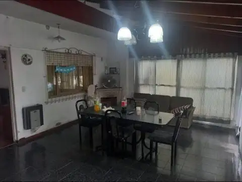 Casa dividida en 3 viviendas en Libertad,  Merlo