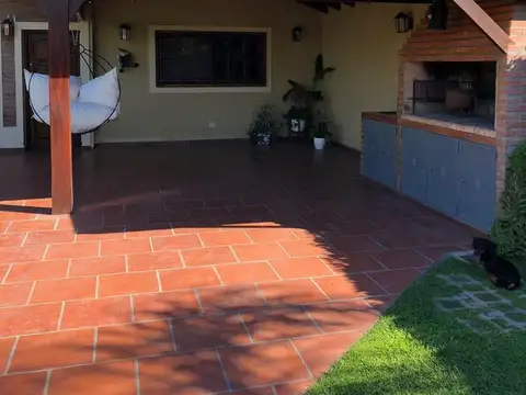 Las Margaritas al 2300