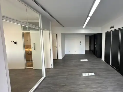 Oficina en Alquiler con 1 cochera