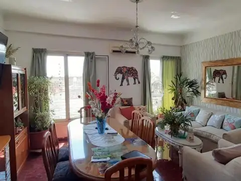 Departamento en venta - 2 Dormitorios 1 Baño - 78mts2 - Lanús