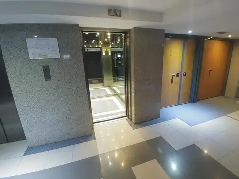 Oficina en Alquiler con 2 cocheras