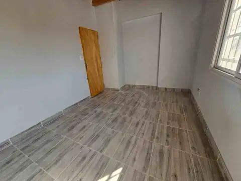 Casa 7 ambientes con 2 baños