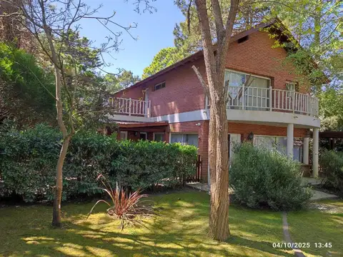 Venta Casa Carilo 4 dormitorios piscina y quincho