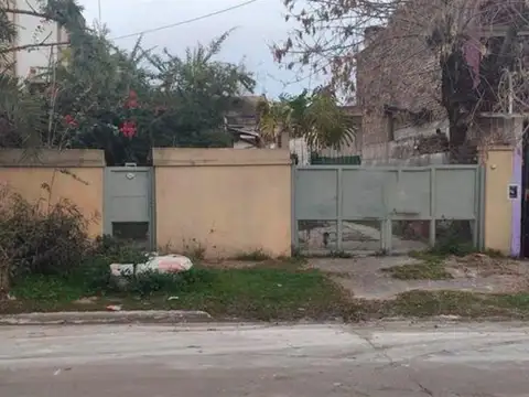 Chile e/ Caseros y Discepolo