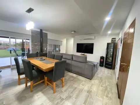 Casa 3 ambientes con 2 baños