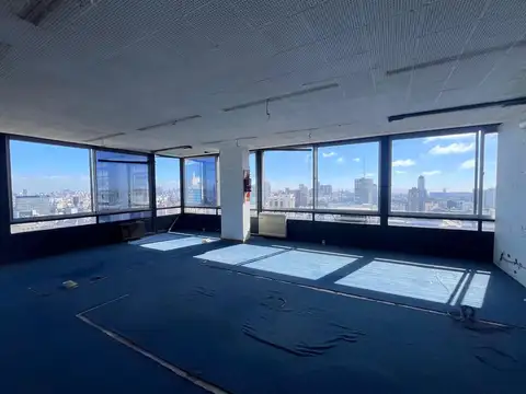 Oficina 12 ambientes con 4 baños