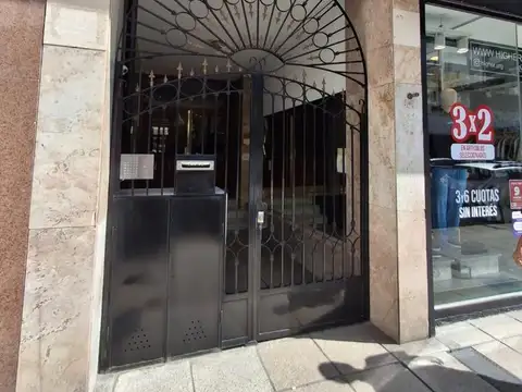 Rivadavia 2400 , Piso 7