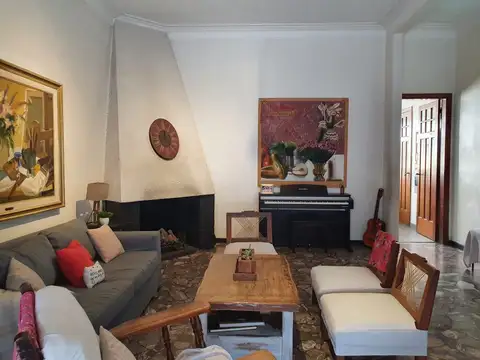 CHALET CUATRO AMB. Y DEPENDENCIAS EN RAMOS MEJIA