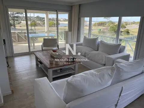 Apartamento de 3 dormitorios con vista al mar , en Brava Punta del Este