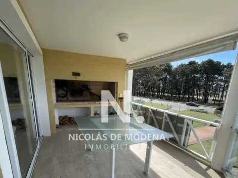Apartamento de 3 dormitorios con vista al mar , en Brava Punta del Este