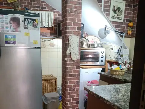 A 6 c/ de Av Maipú. 3 amb  en PB- Sin expensas. Mariano  Pelliza esquina Caseros.