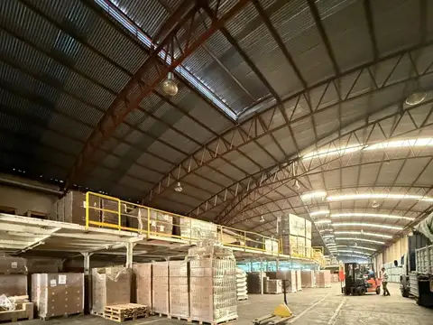 Importante galpón en Rosario, Doble ingreso Alem y Ayacucho