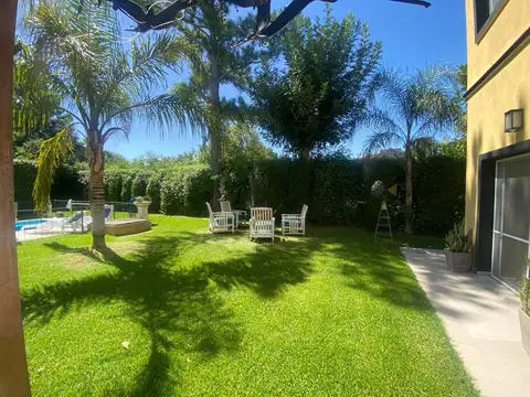 Casa 5 ambientes con 3 baños