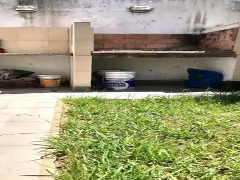 Casa 7 ambientes con 2 baños