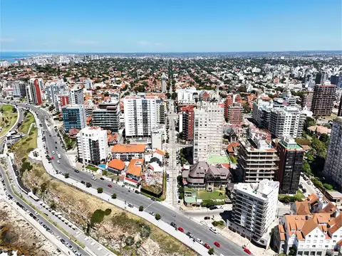 Chalet en excelente entorno a metros del mar