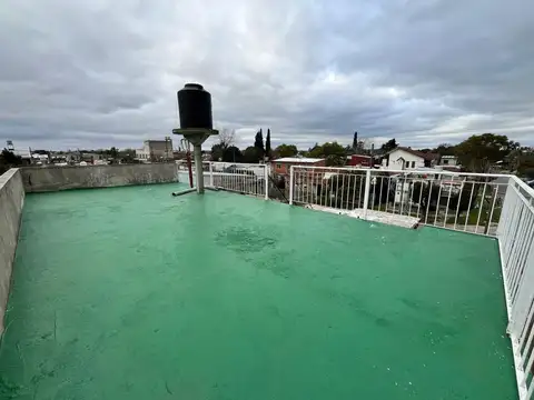 Casa 3 ambientes en Berazategui con jardín y loft