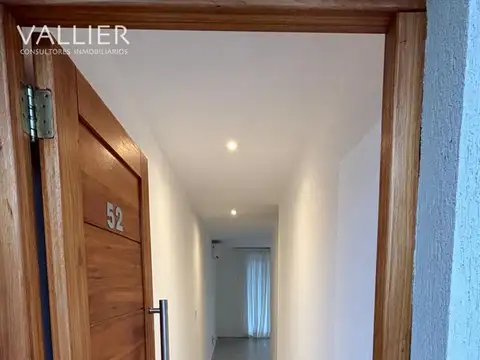 Saravi Village, Pilar 2000