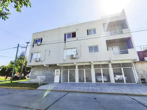 Departamento de 2 ambientes con cochera cubierta en Villa Luzuriaga