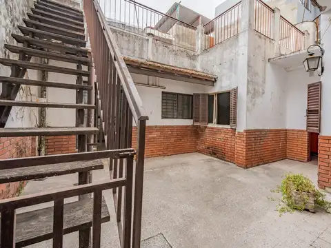 Venta PH Tipo Casa con Local y Garaje