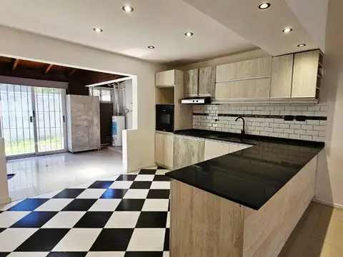 Casa 3 ambientes con 1 baño
