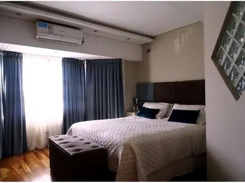 OPORTUNIDAD HERMOSO CHALET DISEÑO ESTILO FRANCES DE  6 AMB-2 PLANTAS-PISCINA- 4 COCHERAS- IMPECABLE