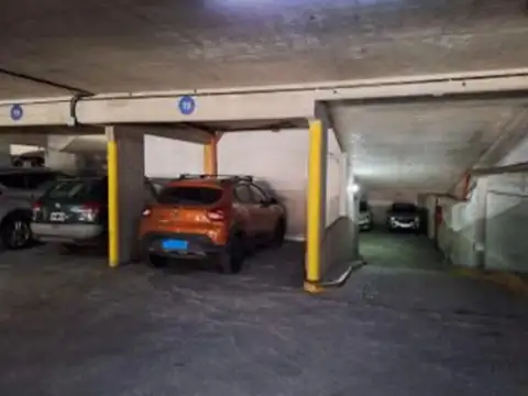 Adolfo Alsina 1600 Monserrat Cochera U$12.500