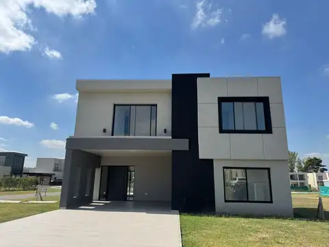 EXCELENTE CASA EN VENTA 4 DORMITORIOS APTA CREDITO