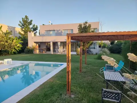 Casa en alquiler a laguna barrio San Matias Escobar