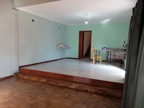 VENTA CASA EN BARRIO SANTA ANA, GUAYMALLEN,4 DORMITORIOS,BAÑOS,COCHERAS