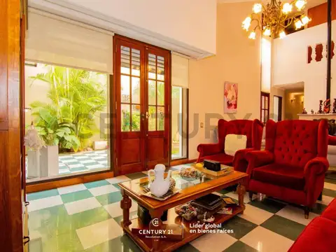 Venta casa de 4 dormitorios, patio, terraza y cochera, Centro, Rosario