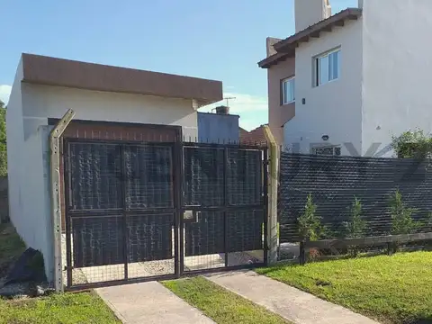 Hermosa casa de 3 ambientes a pocas cuadras del mar  D 31377