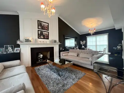 Abril Club de Campo.  Barrio El Recado.