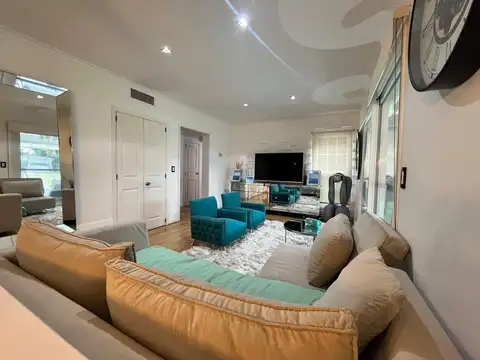 Casa 5 ambientes con 3 baños