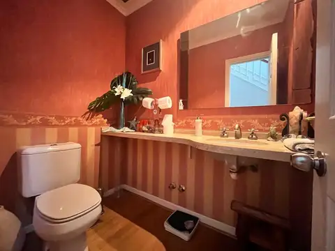 Casa en Venta en Abril Club De Campo, USD 850.000