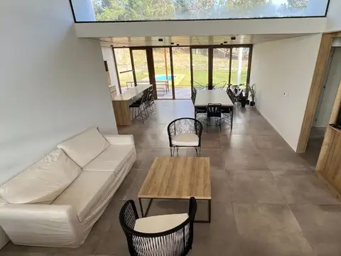 Casa 5 ambientes con 3 baños