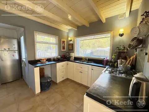 Casa 4 ambientes con 2 baños