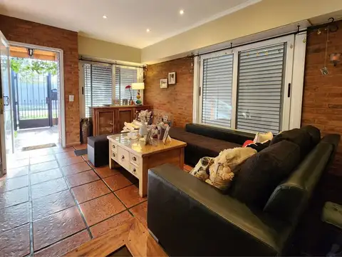 Casa 5 ambientes con 2 baños