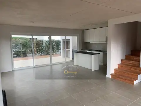 Depto Tipo Casa 4 ambientes con 2 baños