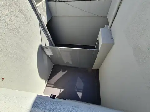 Venta Casa 2 Dorm.   Frente a Estrenar.  2 baños. Patio. Financiación Rosario