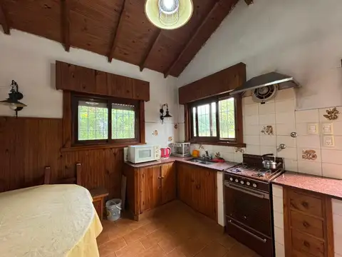 Casa en Alquiler con 2 cocheras